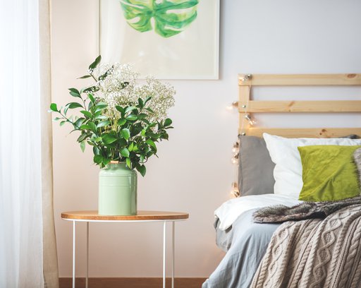 Flowers-next-to-bed